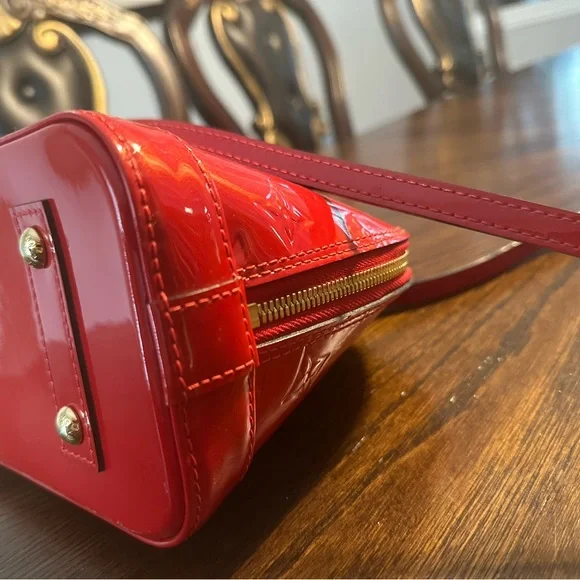 Louis Vuitton Red Vernis Crossbody Bag with Monogram - Picture 12 of 14
